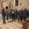 ... un omaggio floreale per la maestra Laura De Luca da parte del CORO C.A.I. di Vittorio Veneto ... 